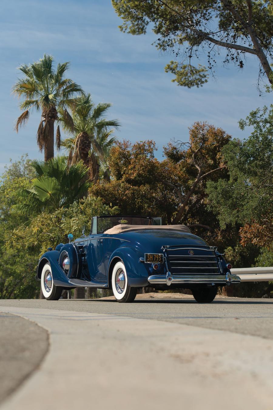  Packard Twelve Coupe Roadster 1937 года  (фото 17 из 34)